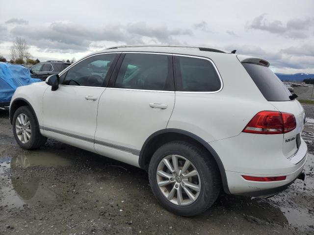 WVGEF9BP9DD009695 - 2013 VOLKSWAGEN TOUAREG V6 WHITE photo 2