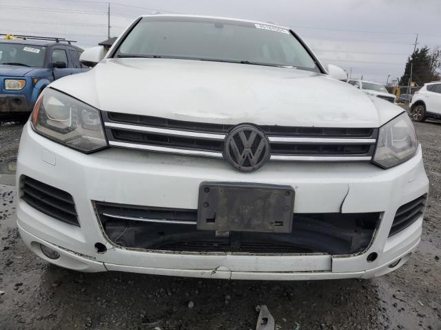 WVGEF9BP9DD009695 - 2013 VOLKSWAGEN TOUAREG V6 WHITE photo 5