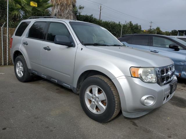 1FMCU03G09KA09921 - 2009 FORD ESCAPE XLT SILVER photo 4