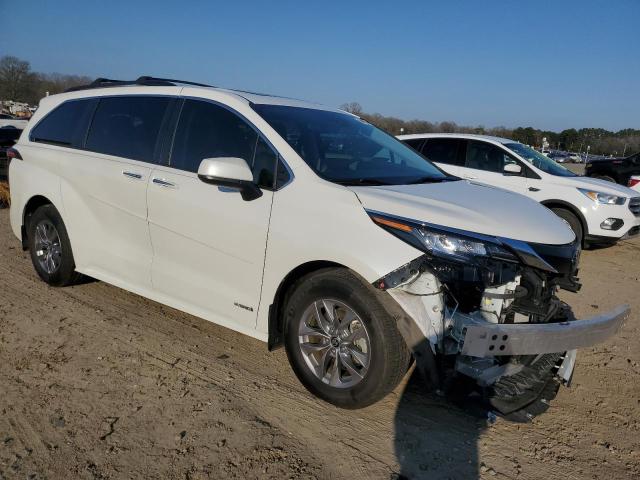 5TDYRKEC1MS037231 - 2021 TOYOTA SIENNA XLE WHITE photo 4