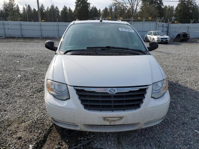 2C4GP44R45R591232 - 2005 CHRYSLER TOWN & COU LX WHITE photo 5