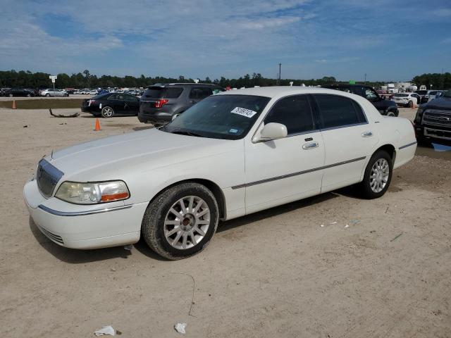 1LNHM81V26Y636828 - 2006 LINCOLN TOWN CAR SIGNATURE WHITE photo 1