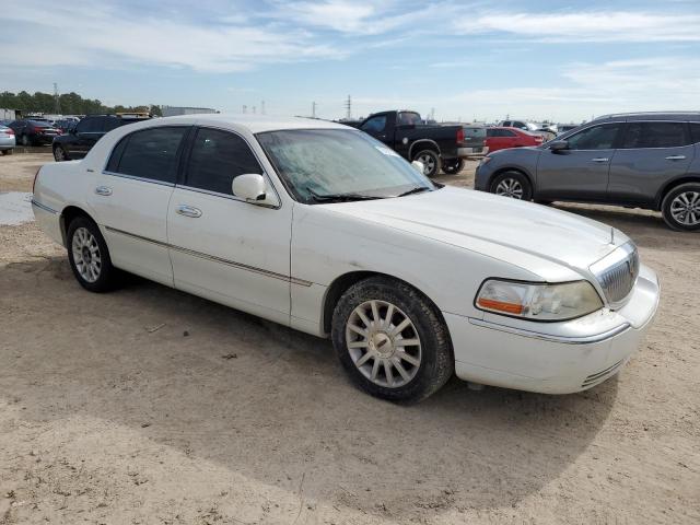 1LNHM81V26Y636828 - 2006 LINCOLN TOWN CAR SIGNATURE WHITE photo 4