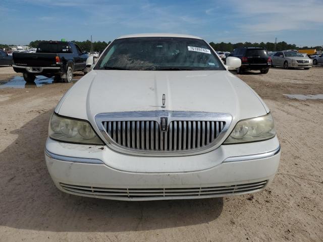 1LNHM81V26Y636828 - 2006 LINCOLN TOWN CAR SIGNATURE WHITE photo 5