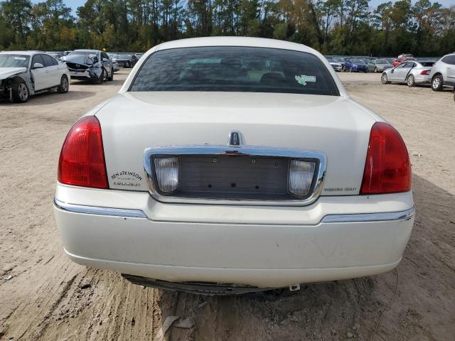 1LNHM81V26Y636828 - 2006 LINCOLN TOWN CAR SIGNATURE WHITE photo 6