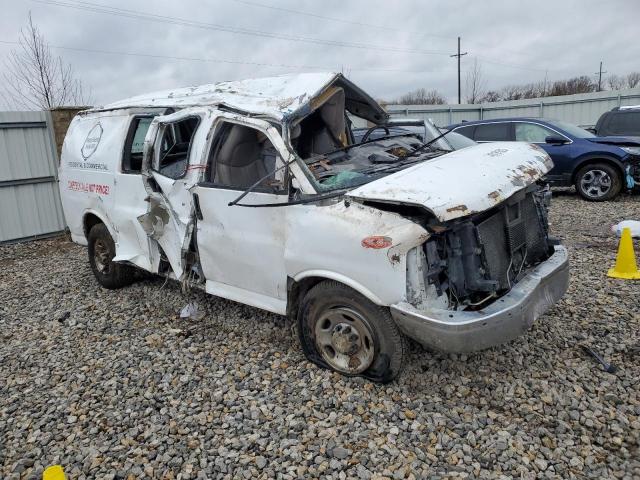 1GTHG35UX31200314 - 2003 GMC SAVANA G3500 WHITE photo 4