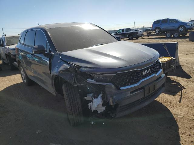 5XYRGDLC2PG213004 - 2023 KIA SORENTO LX GRAY photo 4