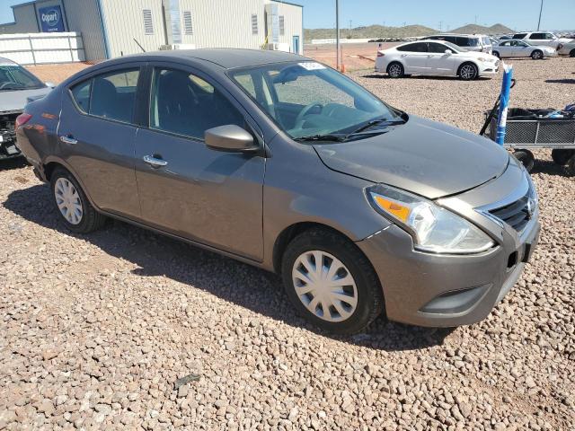 3N1CN7AP3HL802336 - 2017 NISSAN VERSA S BROWN photo 4