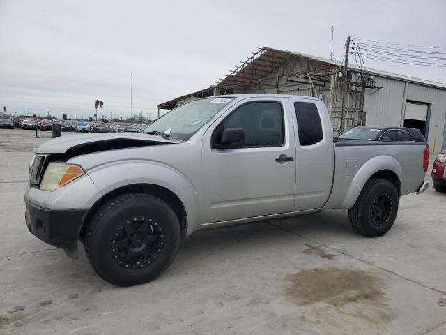 1N6BD06T15C437667 - 2005 NISSAN FRONTIER KING CAB XE SILVER photo 1