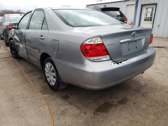 4T1BE32K45U590130 - 2005 TOYOTA CAMRY LE GRAY photo 2