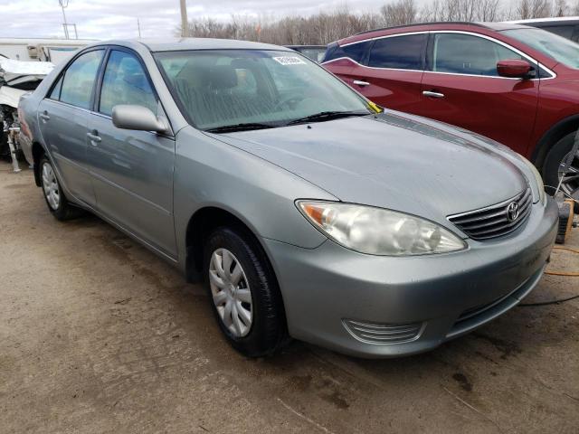 4T1BE32K45U590130 - 2005 TOYOTA CAMRY LE GRAY photo 4