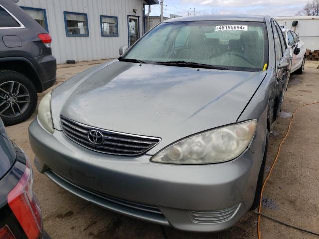 4T1BE32K45U590130 - 2005 TOYOTA CAMRY LE GRAY photo 5