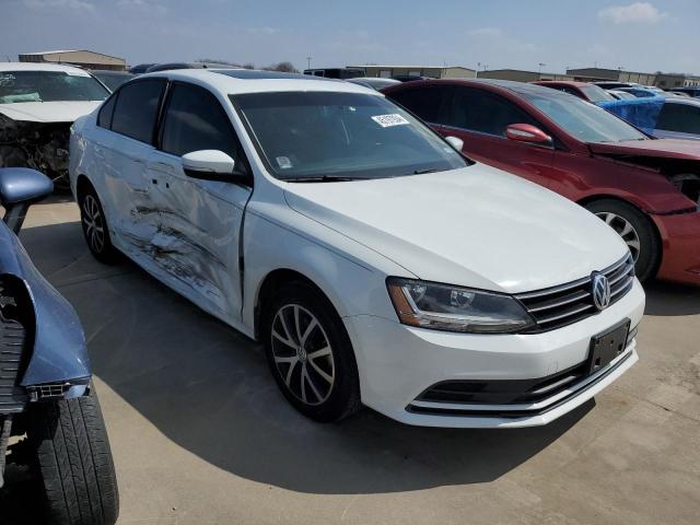 3VWDB7AJ9HM258373 - 2017 VOLKSWAGEN JETTA SE WHITE photo 4