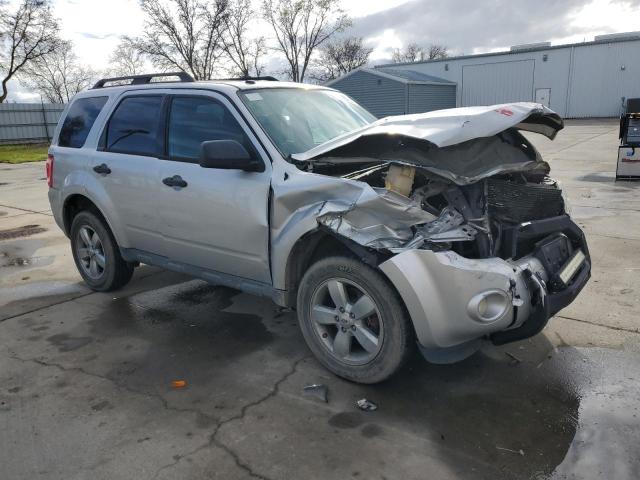 1FMCU9D78BKA51911 - 2011 FORD ESCAPE XLT SILVER photo 4