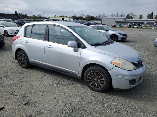 3N1BC13E47L383244 - 2007 NISSAN VERSA S SILVER photo 4