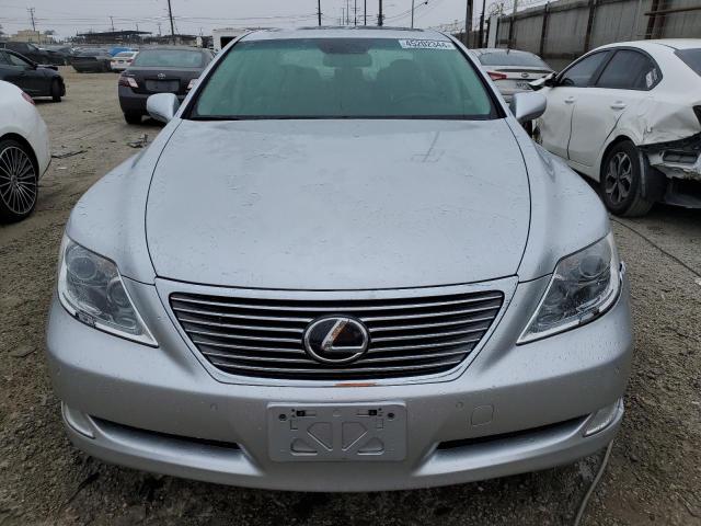 JTHGL46F685032019 - 2008 LEXUS LS 460L SILVER photo 5