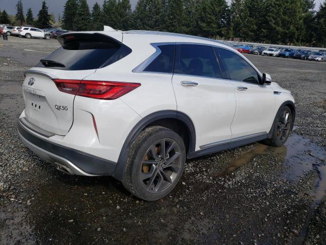 3PCAJ5M31KF105105 - 2019 INFINITI QX50 ESSENTIAL WHITE photo 3