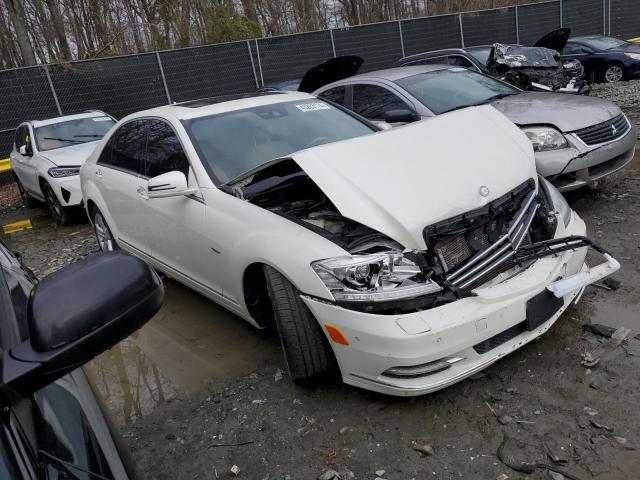 WDDNG7DB4CA424033 - 2012 MERCEDES-BENZ S 550 WHITE photo 4