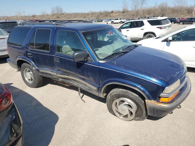 1GNDT13W81K261467 - 2001 CHEVROLET BLAZER BLUE photo 4