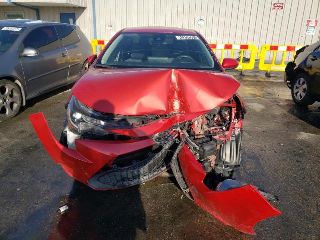 5YFEPRAEXLP033114 - 2020 TOYOTA COROLLA LE RED photo 5