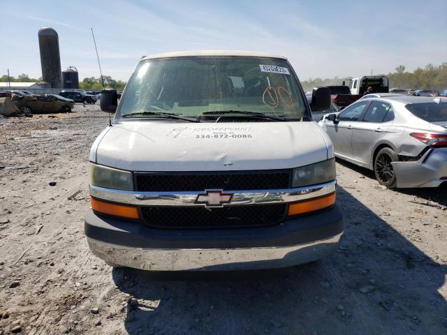 1GAHG39U241132451 - 2004 CHEVROLET EXPRESS G3 WHITE photo 5