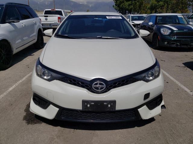 JTNKARJE0GJ503760 - 2016 TOYOTA SCION IM WHITE photo 5