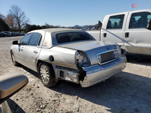 1LNHM81W03Y672988 - 2003 LINCOLN TOWN CAR EXECUTIVE ვერცხლისფერი ფოტო 2