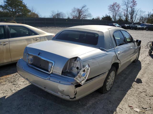 1LNHM81W03Y672988 - 2003 LINCOLN TOWN CAR EXECUTIVE ვერცხლისფერი ფოტო 3