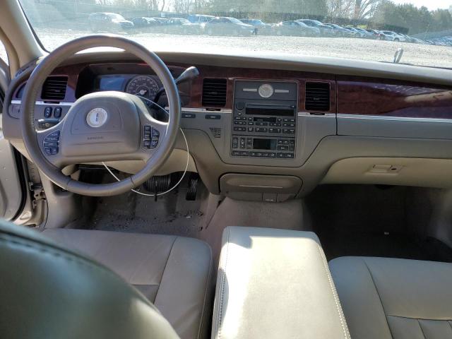 1LNHM81W03Y672988 - 2003 LINCOLN TOWN CAR EXECUTIVE ვერცხლისფერი ფოტო 8