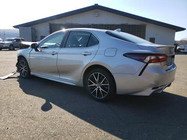 4T1G11AK0PU770831 - 2023 TOYOTA CAMRY SE NIGHT SHADE SILVER photo 2