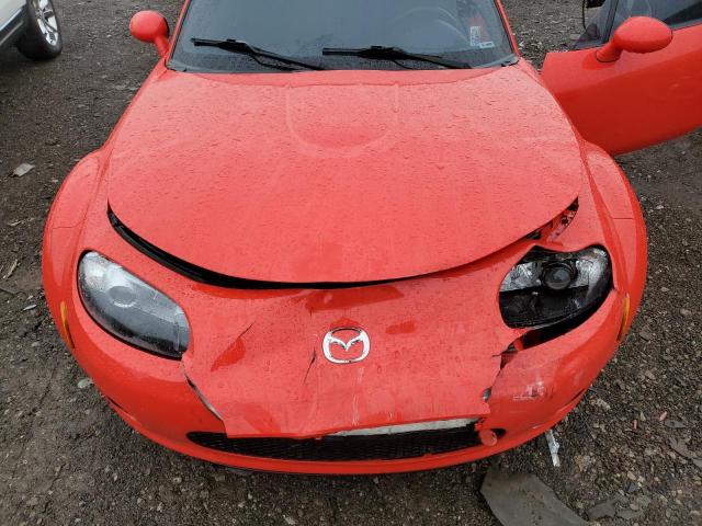 JM1NC25F560119516 - 2006 MAZDA MX-5 MIATA RED photo 11