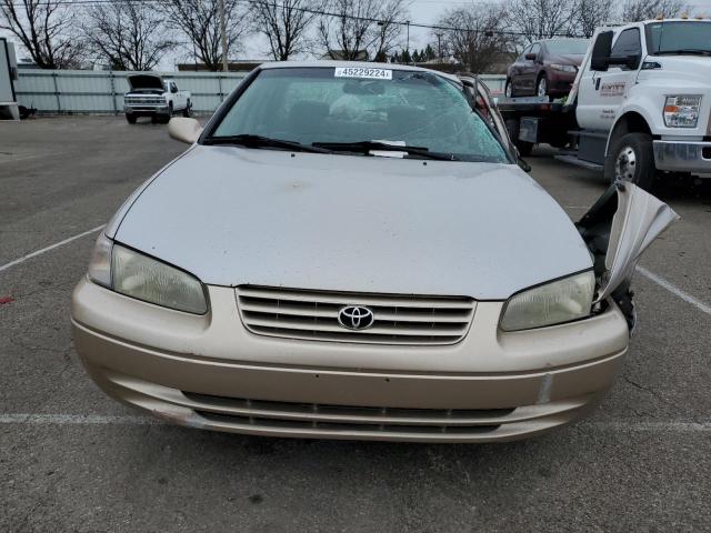 4T1BG22KXWU269716 - 1998 TOYOTA CAMRY CE GOLD photo 5