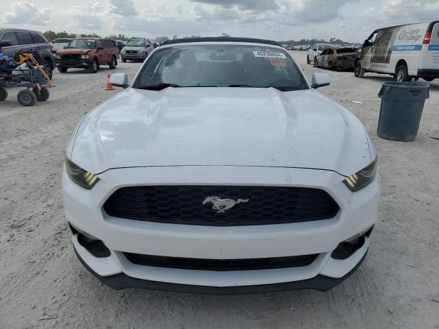 1FATP8EM2F5372489 - 2015 FORD MUSTANG WHITE photo 5