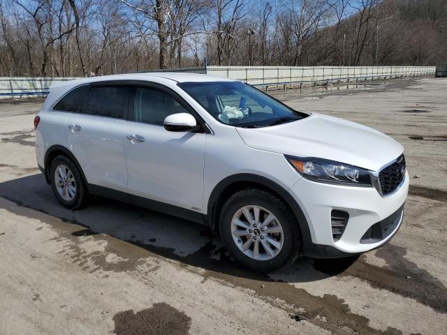 5XYPGDA32KG566183 - 2019 KIA SORENTO L WHITE photo 4