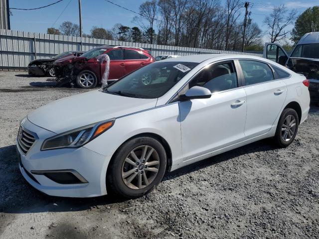 5NPE24AF3HH505460 - 2017 HYUNDAI SONATA SE WHITE photo 1