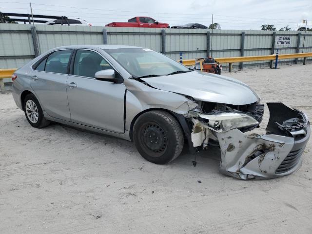 4T1BF1FK4FU915131 - 2015 TOYOTA CAMRY LE SILVER photo 4