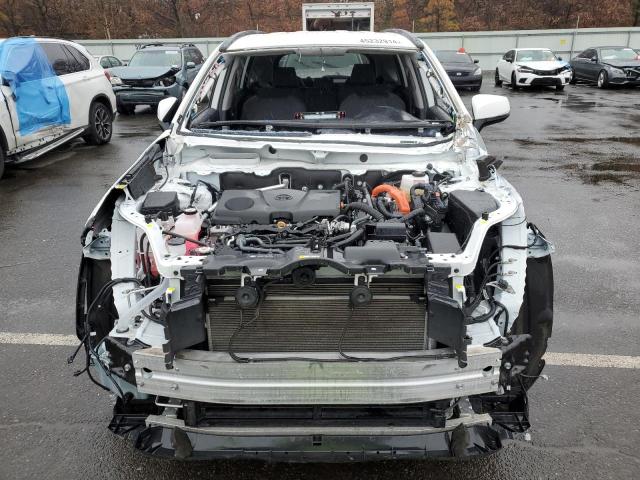 4T3RWRFV0NU060702 - 2022 TOYOTA RAV4 XLE WHITE photo 5