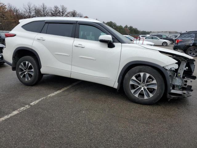 5TDGZRBH8MS525029 - 2021 TOYOTA HIGHLANDER XLE WHITE photo 4