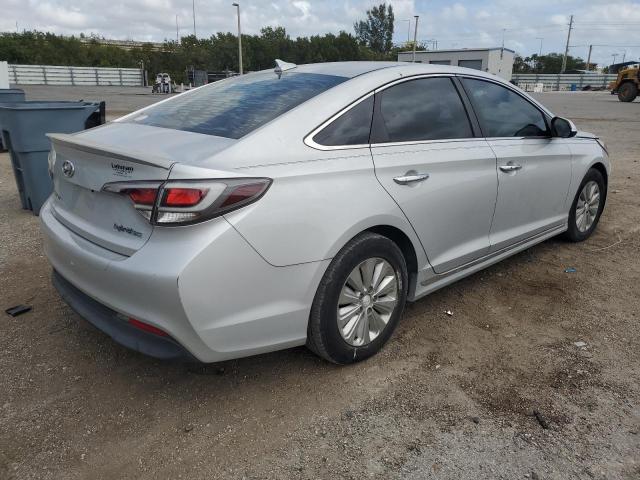 KMHE24L11GA023217 - 2016 HYUNDAI SONATA HYBRID SILVER photo 3