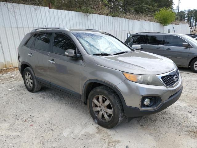 5XYKT4A16BG042961 - 2011 KIA SORENTO BASE GRAY photo 4