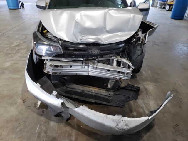 1FAHP33N89W172588 - 2009 FORD FOCUS SES SILVER photo 11