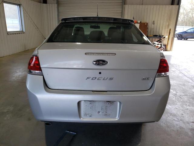 1FAHP33N89W172588 - 2009 FORD FOCUS SES SILVER photo 6