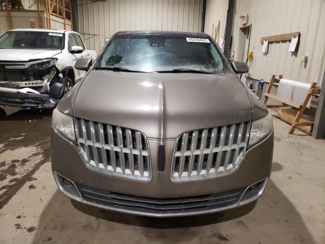 2LMHJ5AT2CBL54935 - 2012 LINCOLN MKT BROWN photo 5