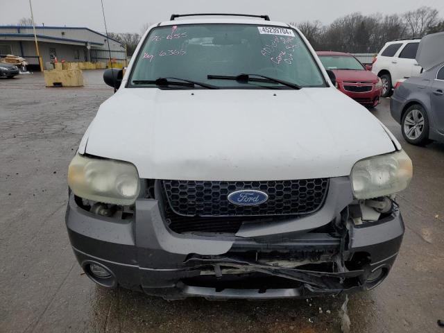 1FMCU93146KA86366 - 2006 FORD ESCAPE XLT WHITE photo 5