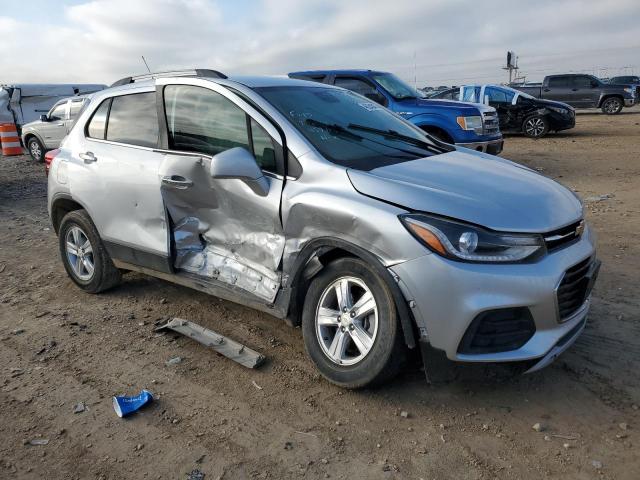 KL7CJLSB7JB629414 - 2018 CHEVROLET TRAX 1LT SILVER photo 4