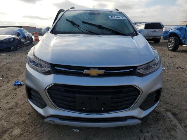 KL7CJLSB7JB629414 - 2018 CHEVROLET TRAX 1LT SILVER photo 5