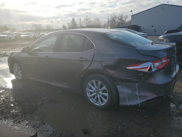 4T1B11HK3JU521723 - 2018 TOYOTA CAMRY L GRAY photo 2