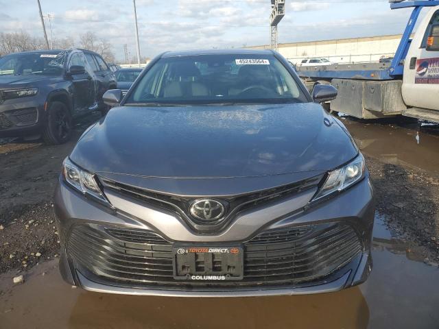 4T1B11HK3JU521723 - 2018 TOYOTA CAMRY L GRAY photo 5