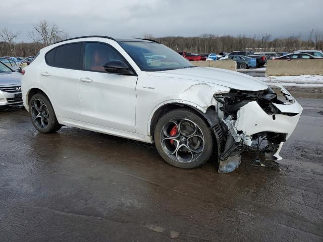 ZASPAKBN6P7D50709 - 2023 ALFA ROMEO STELVIO TI WHITE photo 4