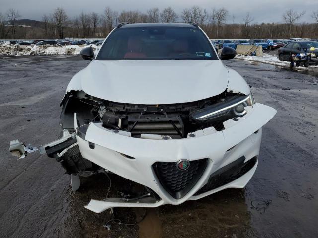 ZASPAKBN6P7D50709 - 2023 ALFA ROMEO STELVIO TI WHITE photo 5